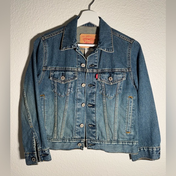 Levi's Jackets & Blazers - Levi's Women’s Jean Jacket Trucker Style with Shorter Silhouette and 3/4 Sleeve